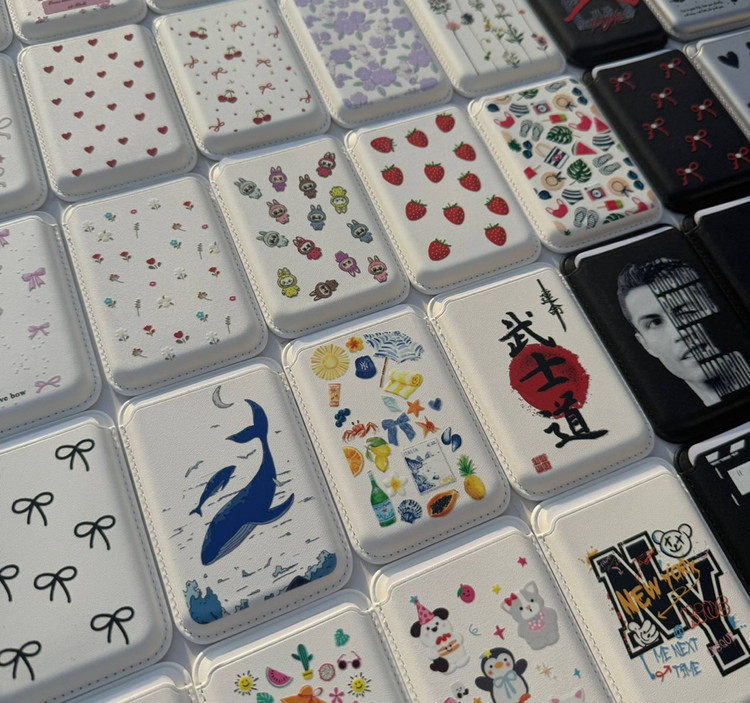 جاکارتی مغناطیسی آیفون با طرح فانتزی