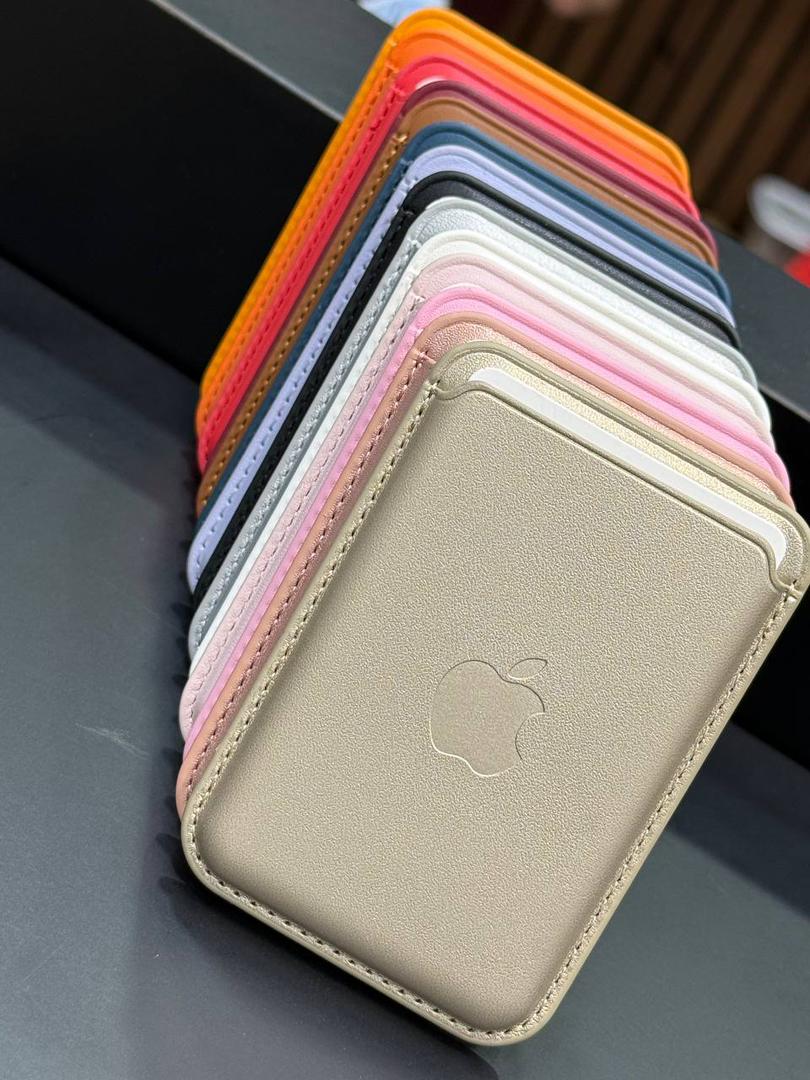 جاکارتی آیفون در رنگ‌های متنوع – همراه اکسسوری