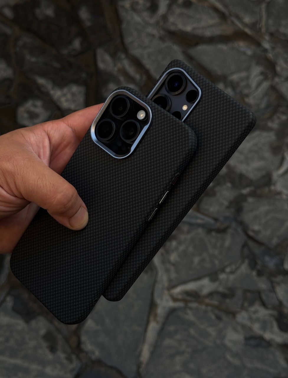 قاب کربن بافت Black Loxu برای iPhone 16 Pro Max – همراه اکسسوری