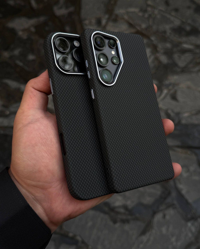 طراحی بافت کربن لوکس برای آیفون سری 13 تا 16