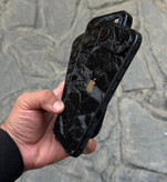 طراحی فول و براق قاب مشکی آیفون