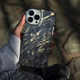 قاب آیفون با طراحی موجدار براق رنگ طلایی