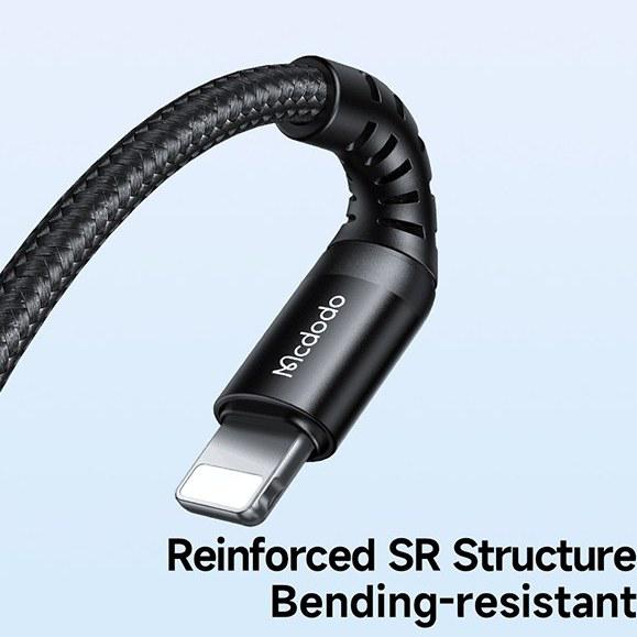 کابل CA-563۱ در حال شارژ آیفون