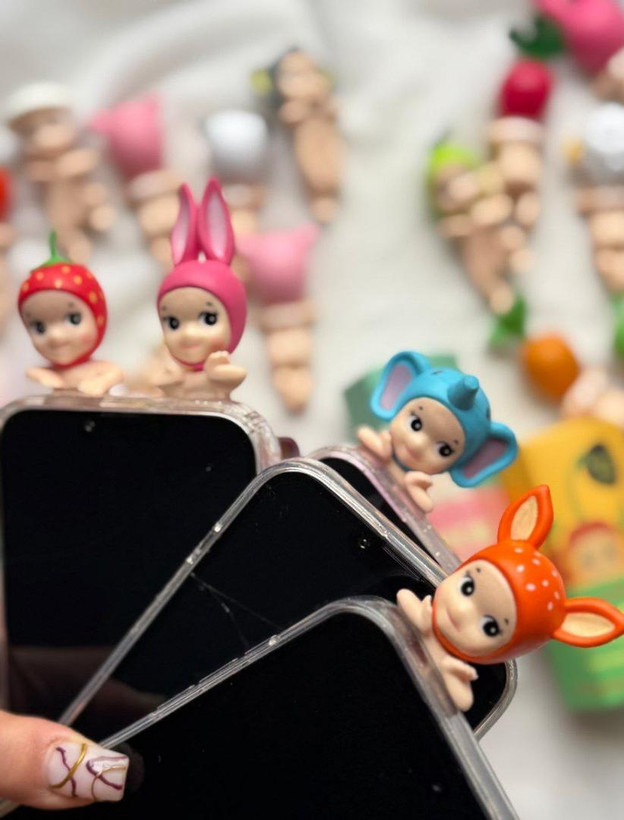 نمای نزدیک جزئیات عروسک Sunny Angel