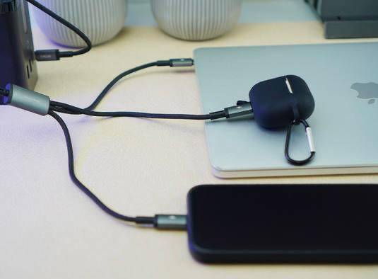 ۱. تصویر کابل سه کاره ویوو مدل 3in1 Titanlink همراه اکسسوری