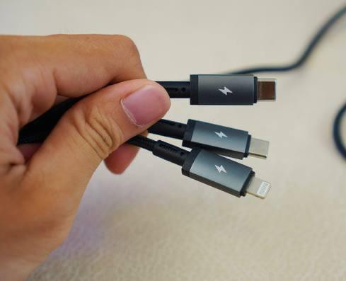 ۳. تصویر پورت Lightning کابل 3in1 ویوو