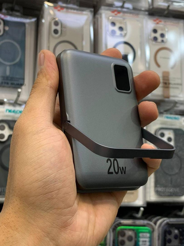 ۶. پاوربانک فست شارژ 20W ریمکس همراه اکسسوری