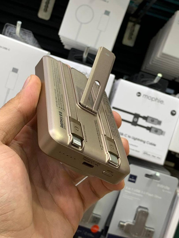 ۶. پاوربانک استند تاشو ریمکس همراه اکسسوری