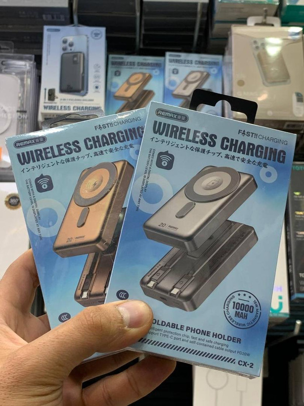 ۱۰. پاوربانک LED Display ریمکس همراه اکسسوری