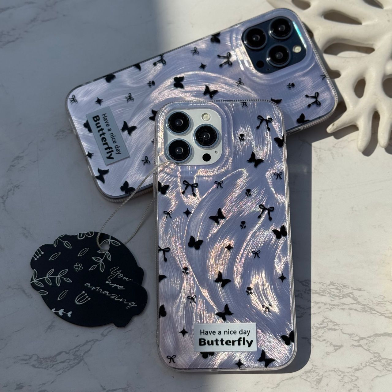 “قاب iPhone 13 Pro Max سبک و مقاوم پروانه‌ای همراه اکسسوری”