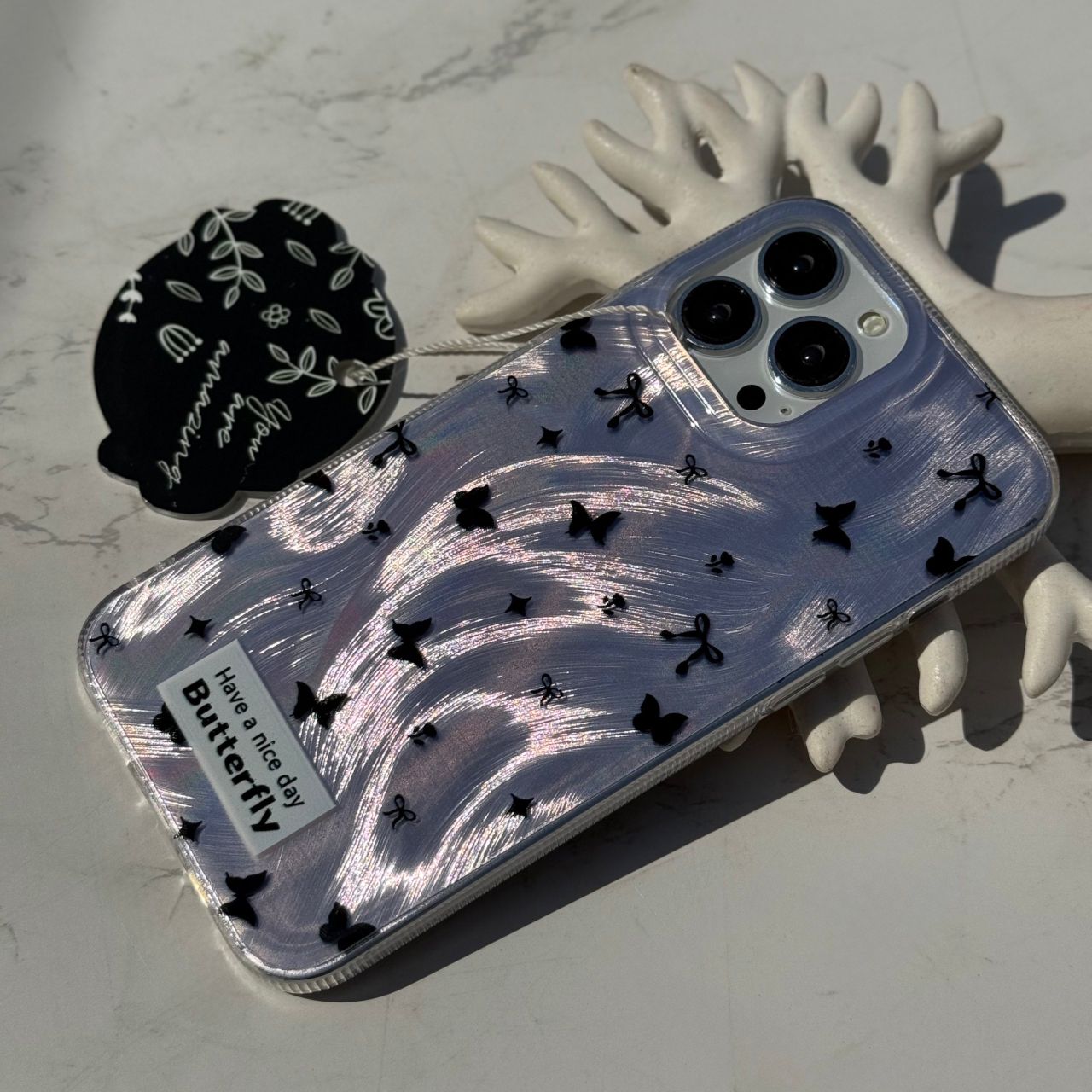 “قاب پروانه‌ای iPhone 15 Pro Max طراحی فانتزی همراه اکسسوری”