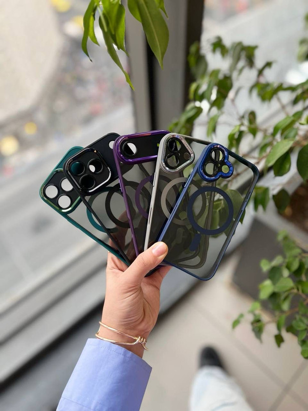 قاب کیو سریز آیفون 17 همراه اکسسوریقاب کیو سریز دور رنگی آیفون همراه اکسسوری