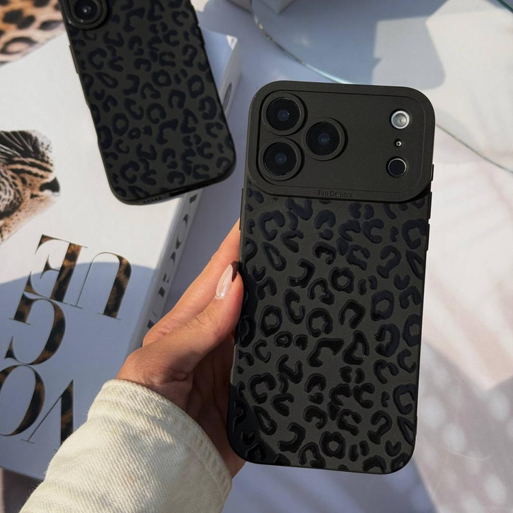 قاب پلنگی مشکی iPhone 15Promax همراه اکسسوری