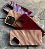 طراحی موجی قاب گوشی آیفون