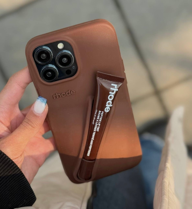 قاب رود آیفون 16 طراحی ساده