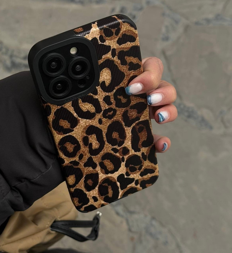 محافظ گوشی آیفون با طرح پلنگی