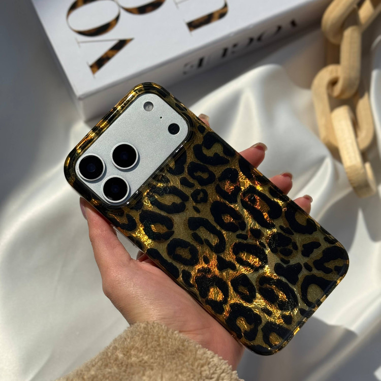 قاب فانتزی پلنگی کلاسیک برای آیفون همراه اکسسوری