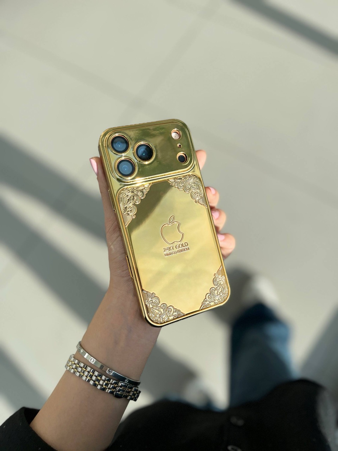 کاور Premium گلدن مناسب iPhone 16 Pro