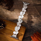 نمای نزدیک بند فلزی Dream Feather اپل واچ