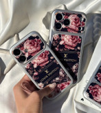 نمای نزدیک قاب گلدار مشکی LV Floral Black آیفون